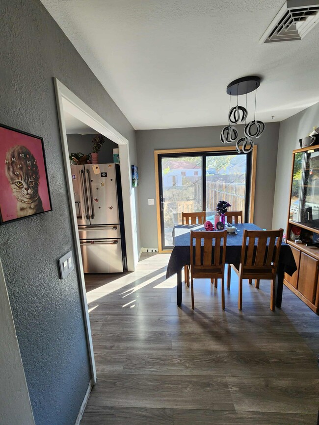 Building Photo - 510 Delafield Ave