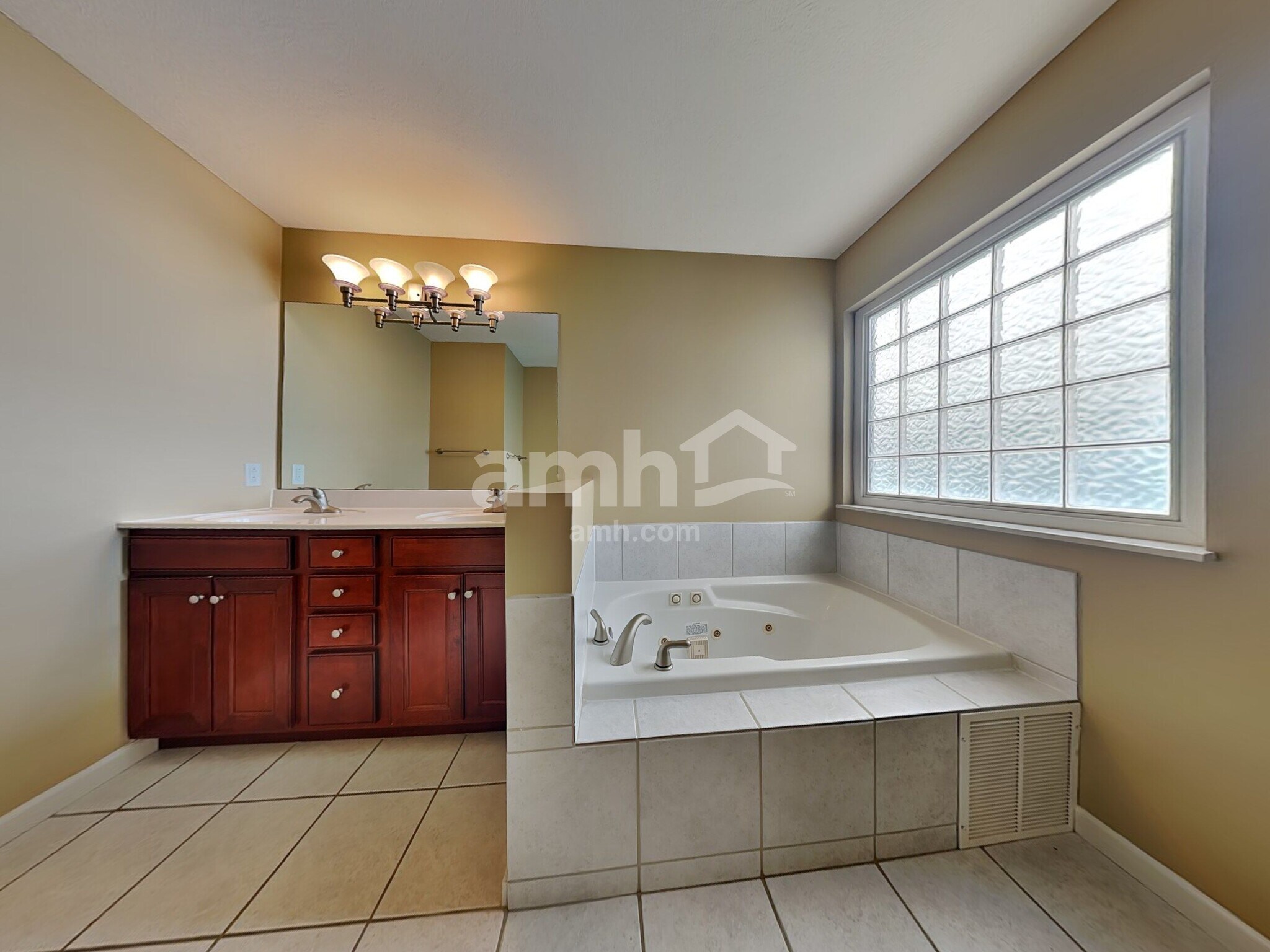 Building Photo - 4624 Aylesbury Dr