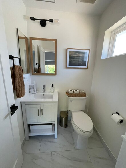 Building Photo - 2130 Lemon Ave