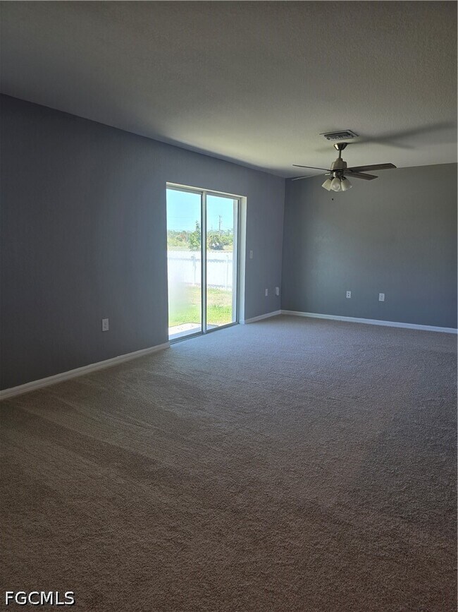 Building Photo - 2122 NE 13th Pl