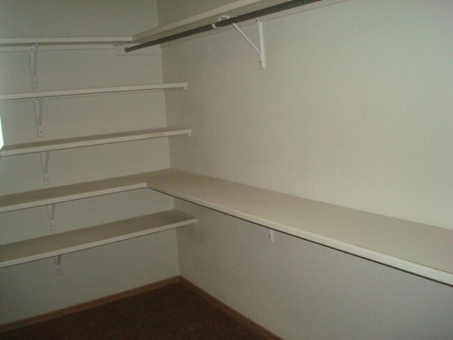 Building Photo - Cute Townhouse in Desirable Area- Close to...