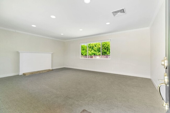 Building Photo - Move-In Ready Cambrian Gem – New Appliances and many upgrades!