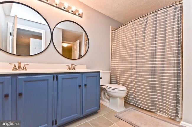 Building Photo - 9505 Baroness Ct
