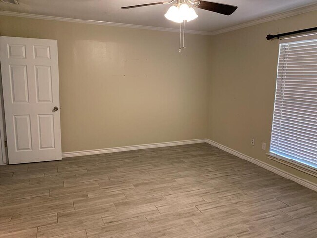 Building Photo - 1817 Saxony Ln