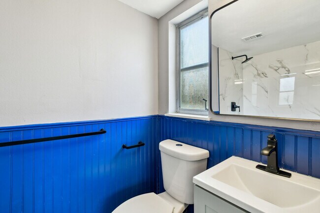 Building Photo - 528 Manor Dr