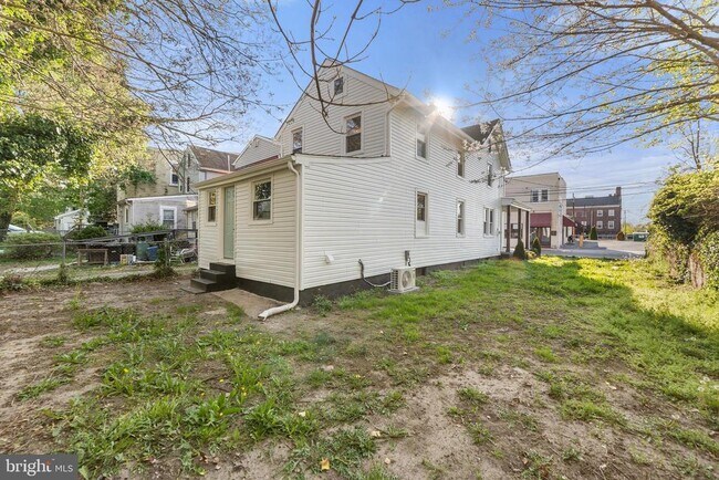 Building Photo - 4 Walnut St