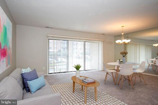 Building Photo - 7202 Rockland Hills Dr