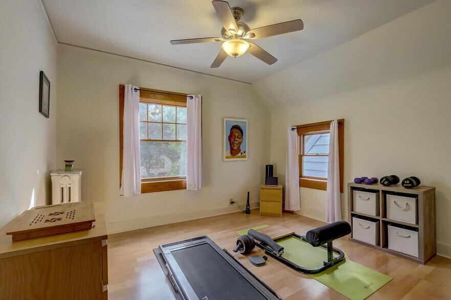 Building Photo - 2114 E Edgewood Ave