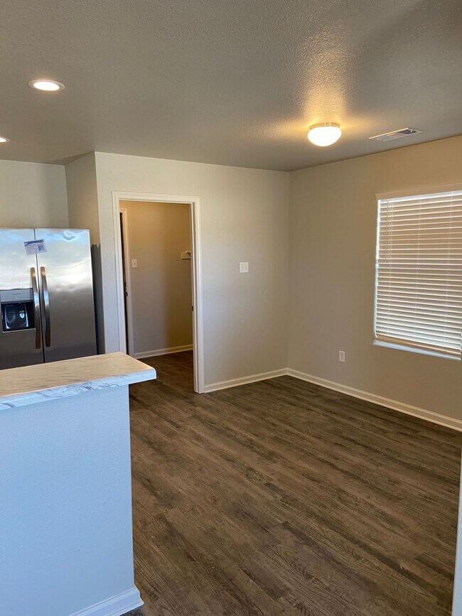 Building Photo - 3824 Keeneland Dr