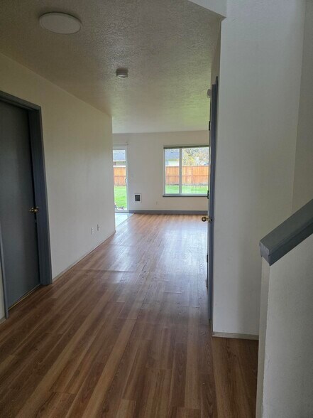 Building Photo - 264 Ecols St S