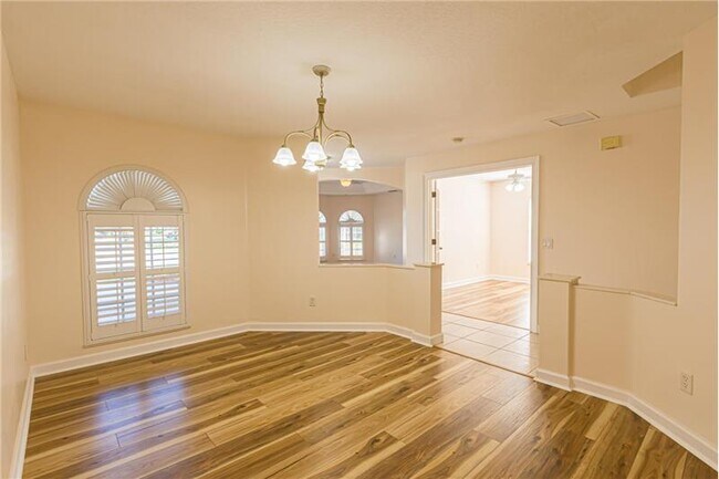 Building Photo - 920 SW Capri St