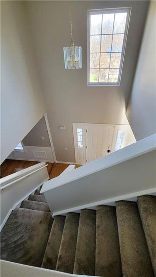 Building Photo - Spacious 4-Bedroom 3.5 bath Colonial with Pool & Modern Upgrades