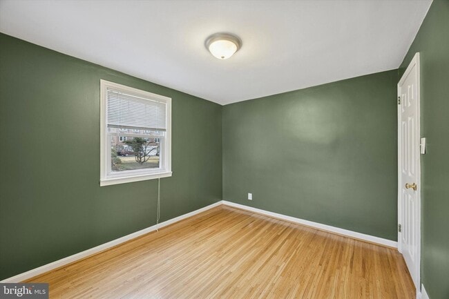 Building Photo - 519 Acorn St