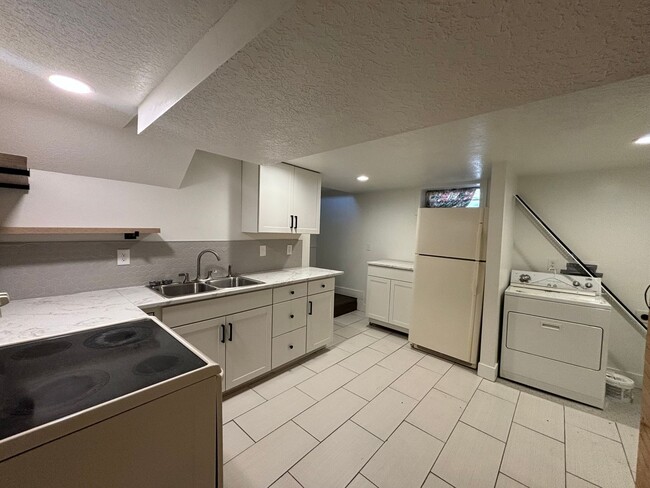 Building Photo - Cozy lower level unit with open kitchen and washer/dryer hookups
