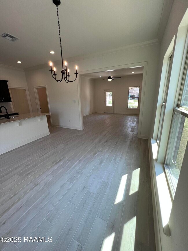 Building Photo - 107 Tenor St