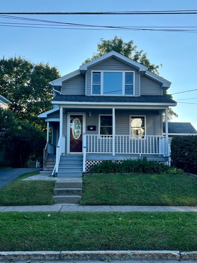 Building Photo - 176 Duer St