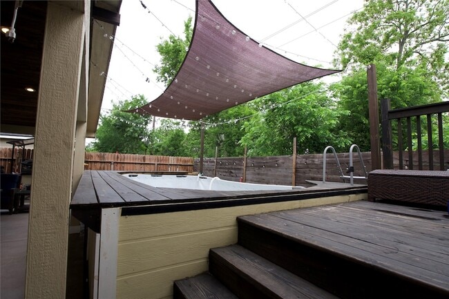 Building Photo - 2710 Sockeye Dr