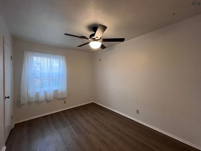 Building Photo - 4723 N Shore Dr