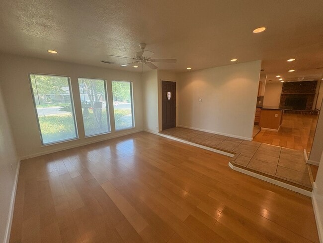 Building Photo - NW Reedley Home Near Shopping Center Rent ...