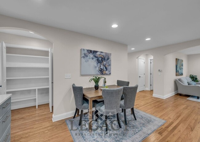 Building Photo - 719 Woodmere Dr