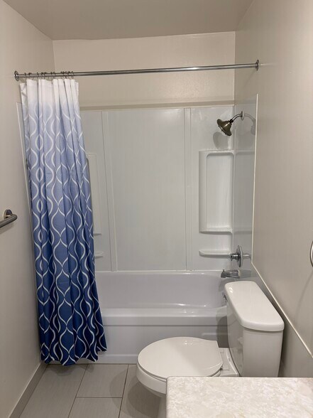 Building Photo - 100 Kinross Dr