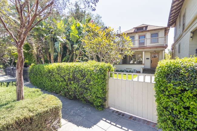 view of house from gate - 847 E Kensington Rd