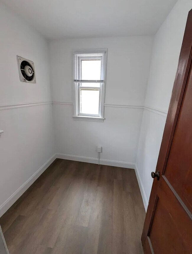 Building Photo - 914 Hellertown Rd