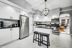 Building Photo - 2202 N Clybourn Ave