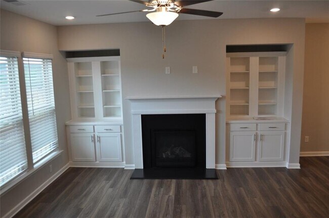 Building Photo - 1345 Endicott Ct