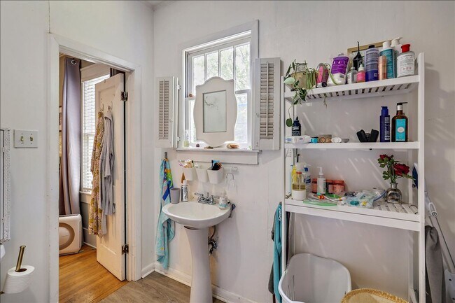Building Photo - 3 bed 2 bath Home in Historic Belhaven