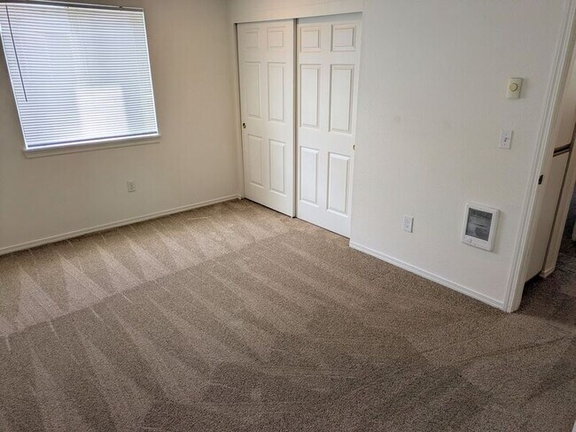 Building Photo - 17985 SW 115th Ave