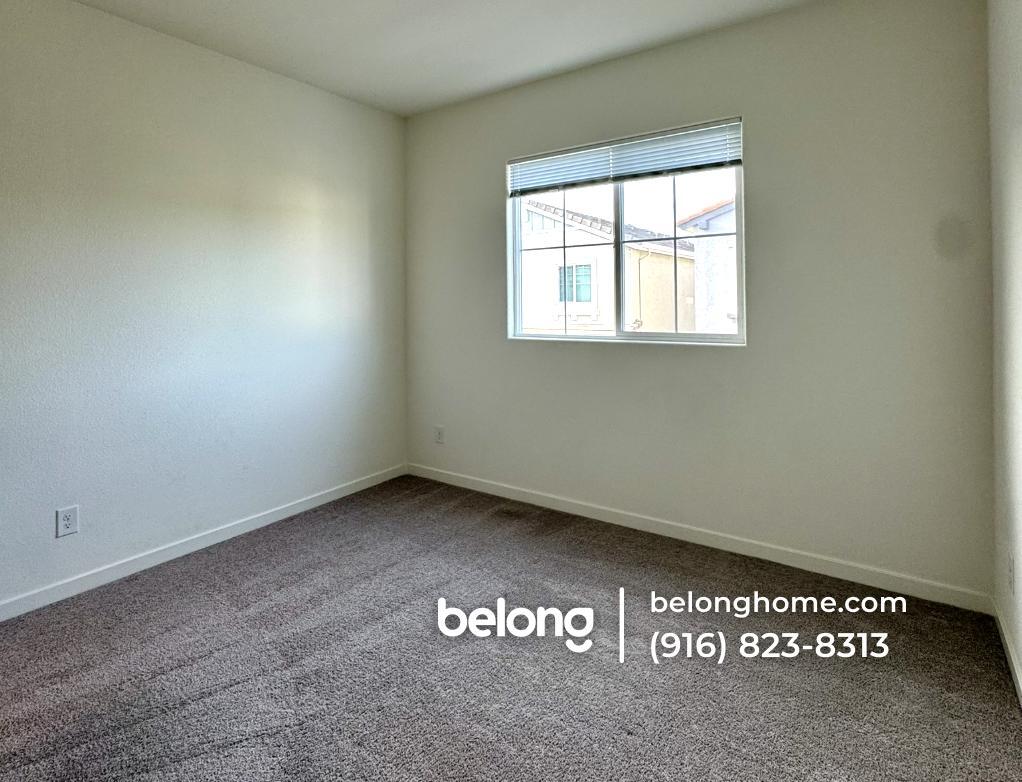 Building Photo - 1648 Chanticleer Ln