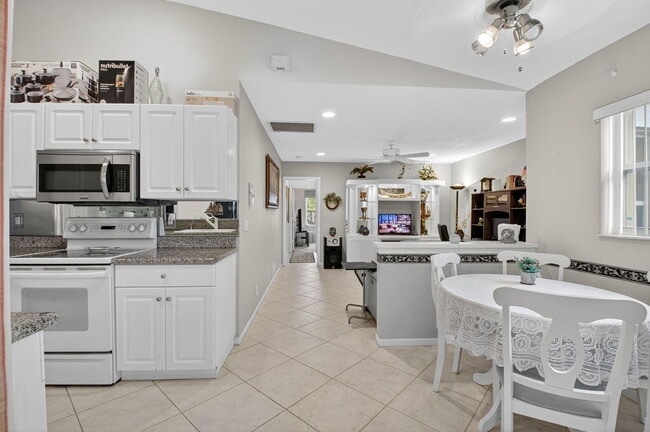 Building Photo - 7470 Chorale Rd