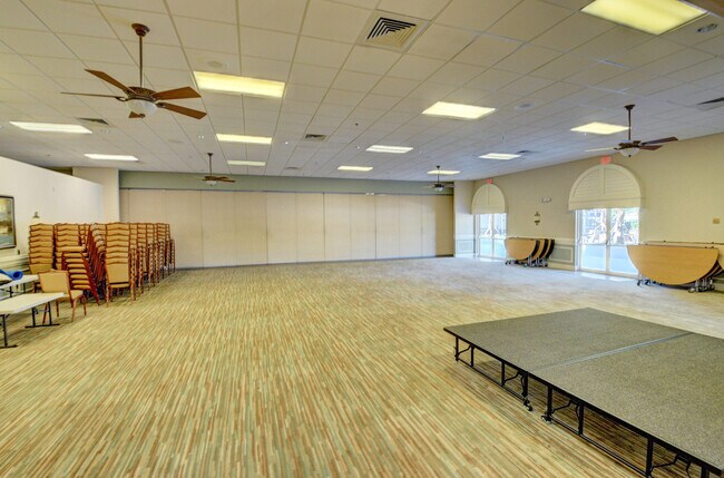 Building Photo - 9553 Shadybrook Dr