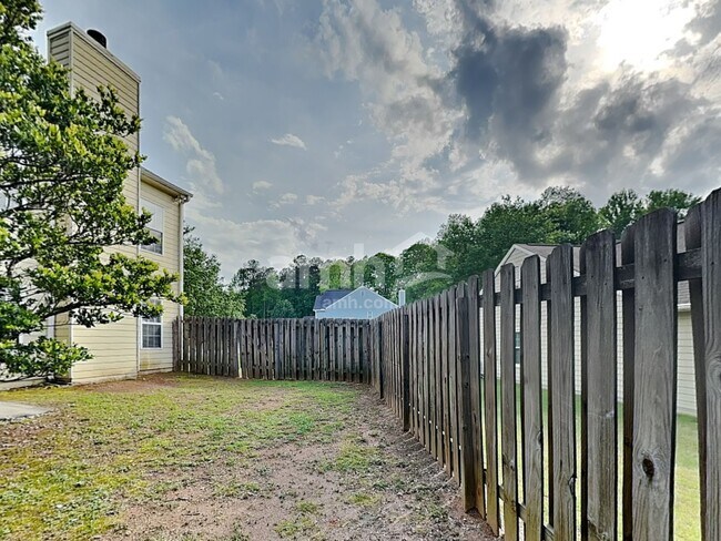 Building Photo - 1728 Silverchase Dr SW