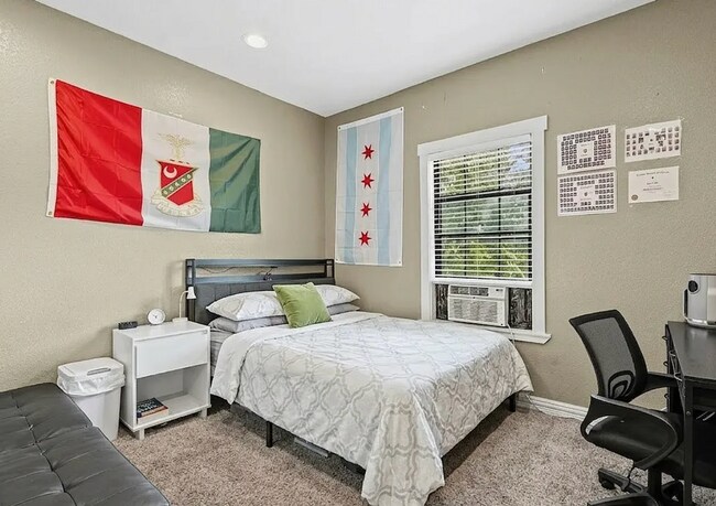 Building Photo - 7 bedroom home 2 min walk from Campus