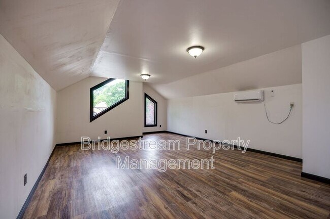 Building Photo - 1382 Hickoryview Ct