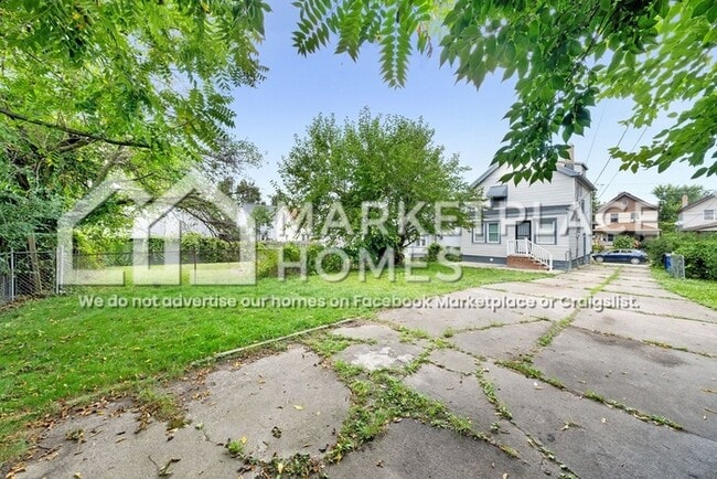 Building Photo - 7906 Dorver Ave