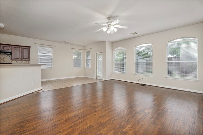 Building Photo - 407 Livingstone Ln