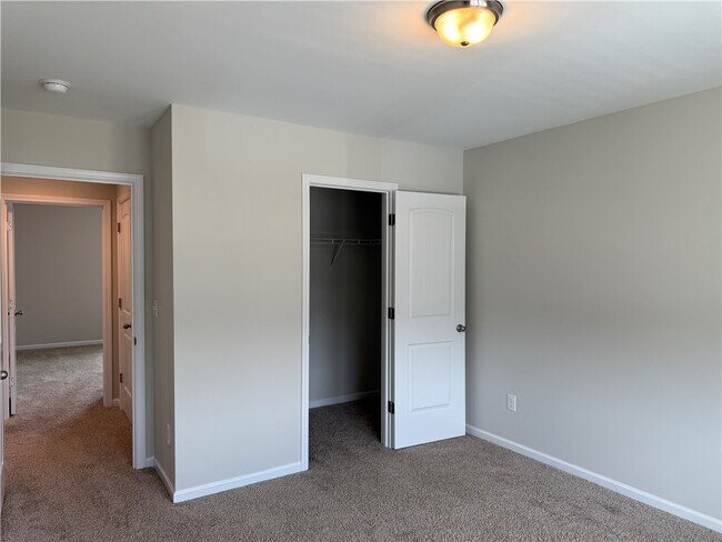Building Photo - 117 Weaver Way