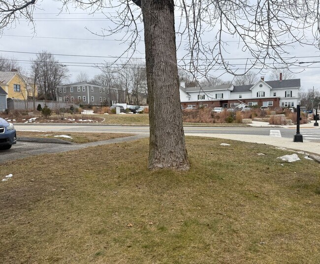 Building Photo - 366 Main St