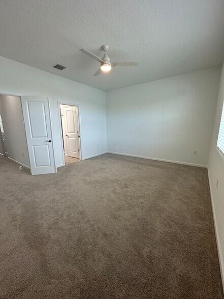 Building Photo - 4658 Longwood Lake Sq