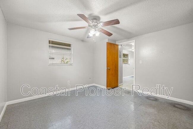 Building Photo - 9610 N 12th St