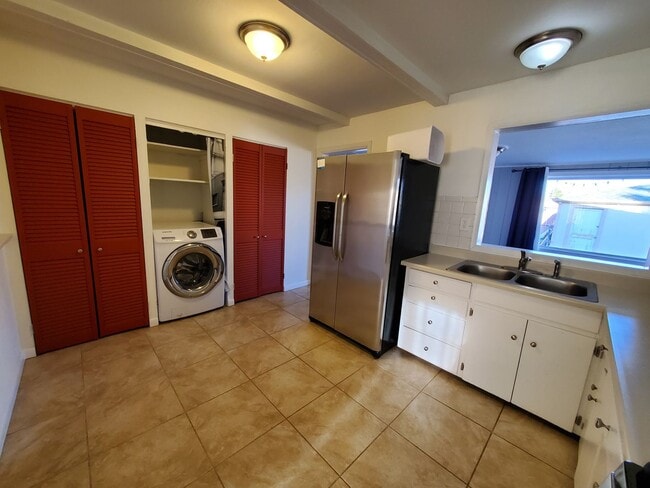 Building Photo - 3 Bed Home in Denver's Athmar Park