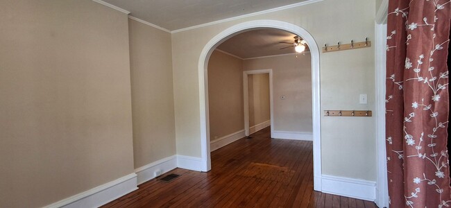 Building Photo - Short Term 2 Bed 1 bathroom Rowhome in Col...