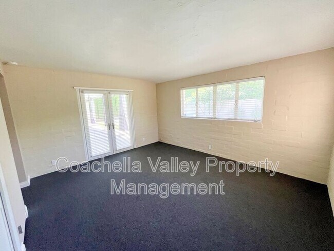 Building Photo - 1680 E Mesquite Ave