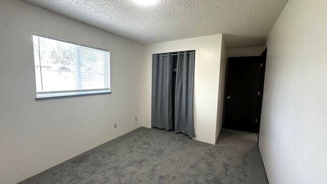 Building Photo - Cozy Three Bedroom Home