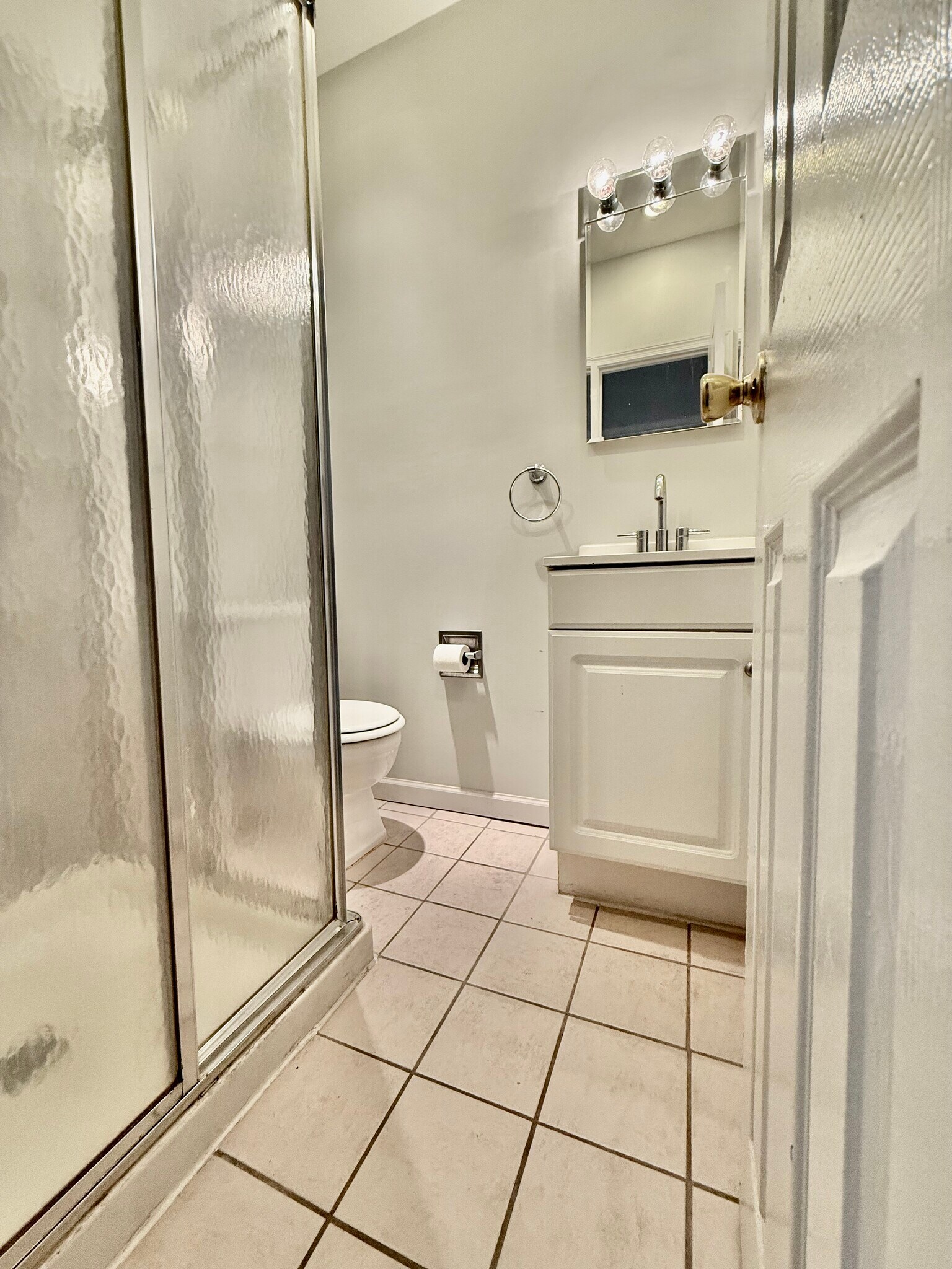 Building Photo - 302 Dickinson St