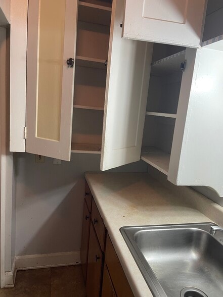 much cupboard space - 369 Front St
