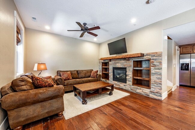 Building Photo - Fully Furnished Mountain Modern Twin Home ...